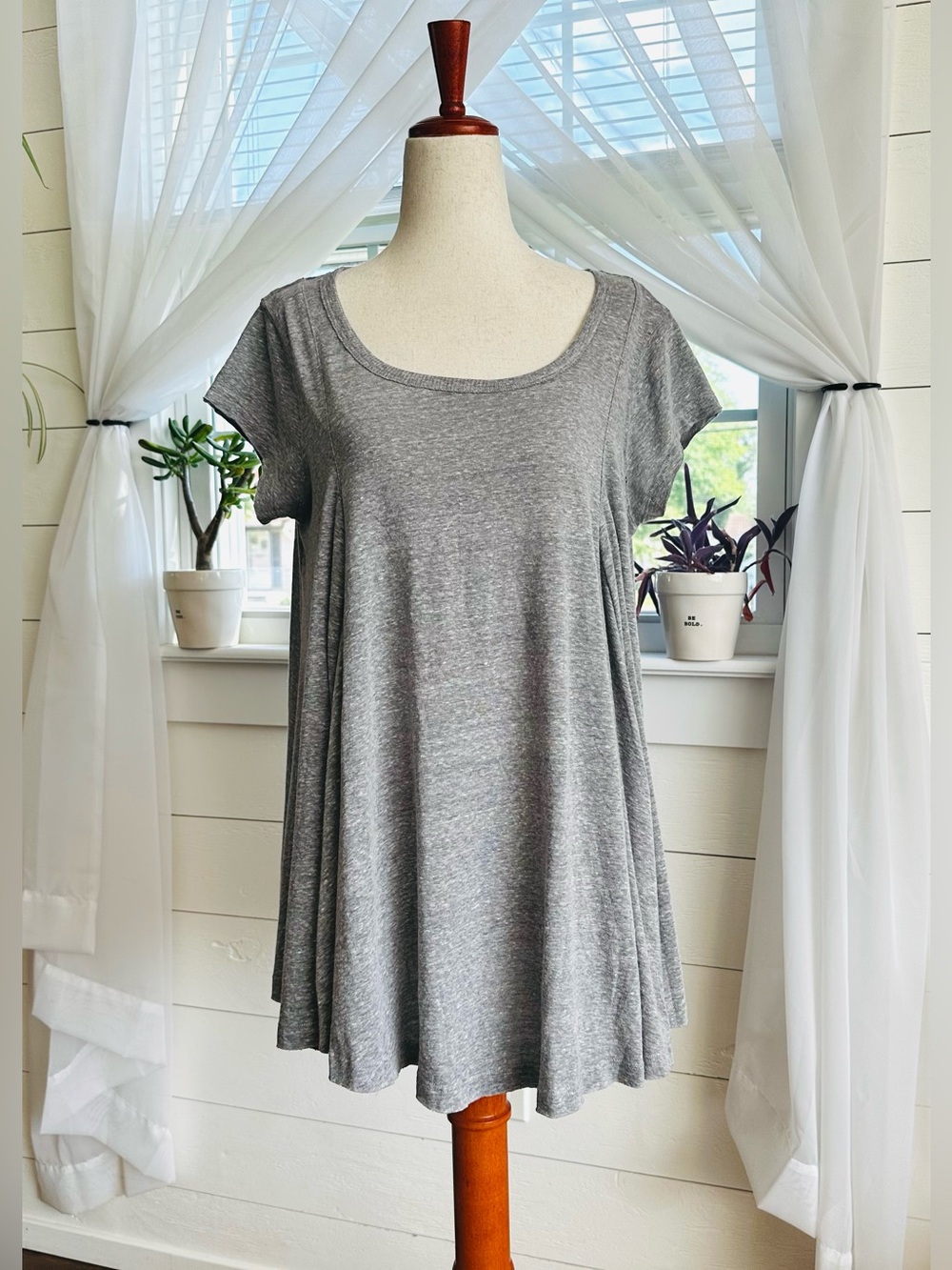 Hem & Thread Heather Gray Short Sleeve Tunic Keyhole Back Size Large NWT